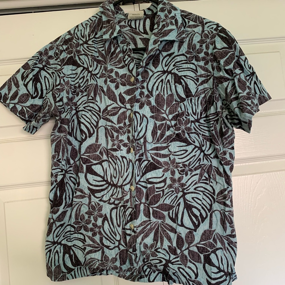 Women’s Hawaiian Shirt. Size S. Go Barefoot brand